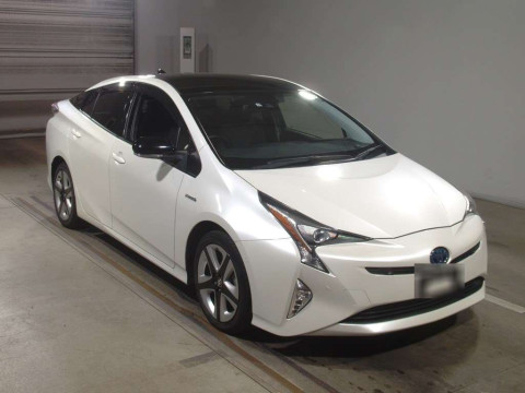 2017 Toyota Prius ZVW50[2]