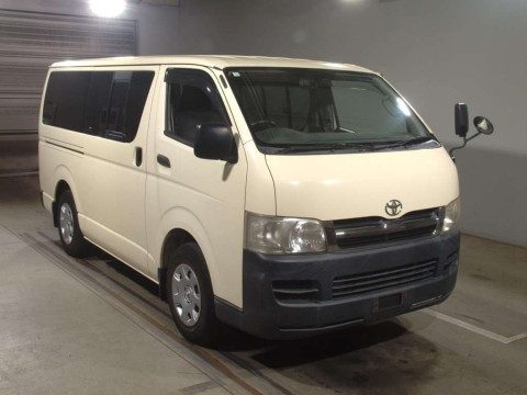 2005 Toyota Regiusace Van TRH200V[2]