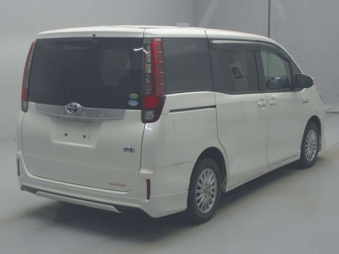 2014 Toyota Noah ZWR80G[1]