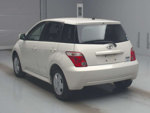 2006 Toyota IST NCP60[2]