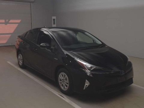 2016 Toyota Prius ZVW55[1]