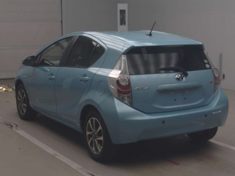 2014 Toyota Aqua NHP10[2]