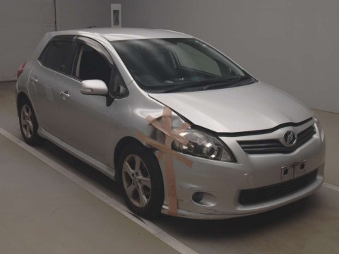 2010 Toyota Auris NZE151H[1]