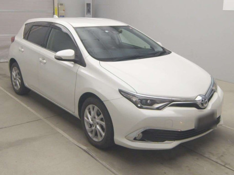 2016 Toyota Auris NZE181H[1]