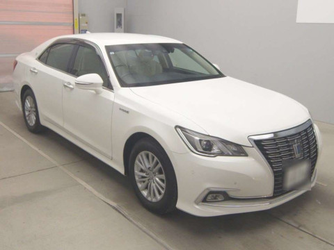 2017 Toyota Crown Hybrid AWS210[1]