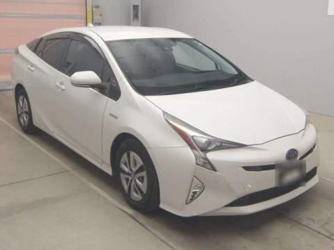 2016 Toyota Prius ZVW51[1]