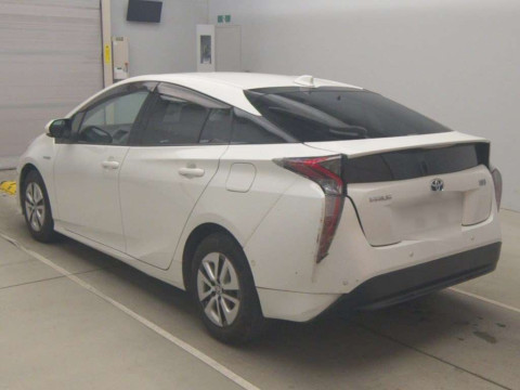 2016 Toyota Prius ZVW51[2]