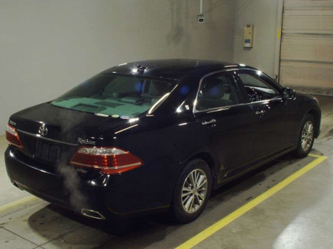 2010 Toyota Crown GRS201[1]