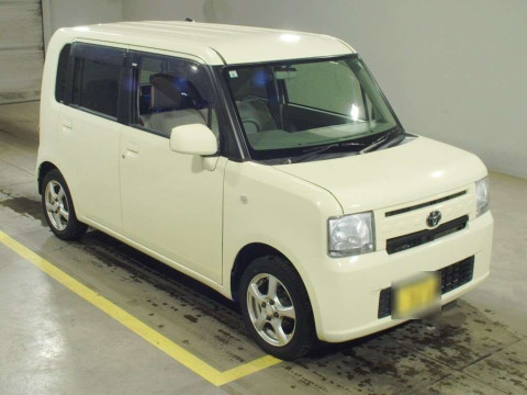 2013 Toyota Pixis Space L585A[2]