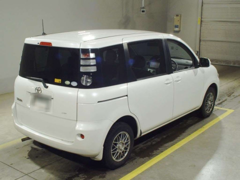 2010 Toyota Sienta NCP85G[1]