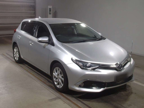 2016 Toyota Auris NZE181H[2]