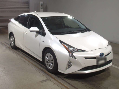 2016 Toyota Prius ZVW50[2]