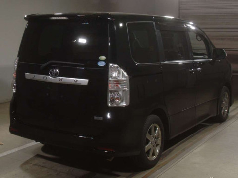 2010 Toyota Voxy ZRR70W[1]