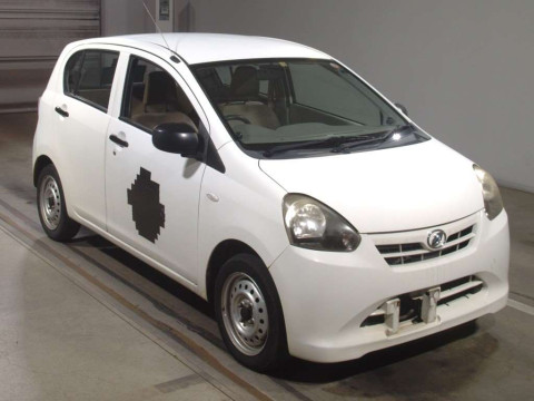 2011 Daihatsu Mira es LA300S[2]