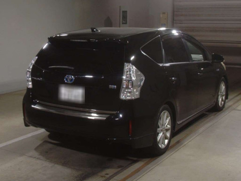 2011 Toyota Prius alpha ZVW41W[1]