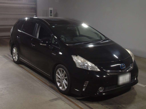 2011 Toyota Prius alpha ZVW41W[2]