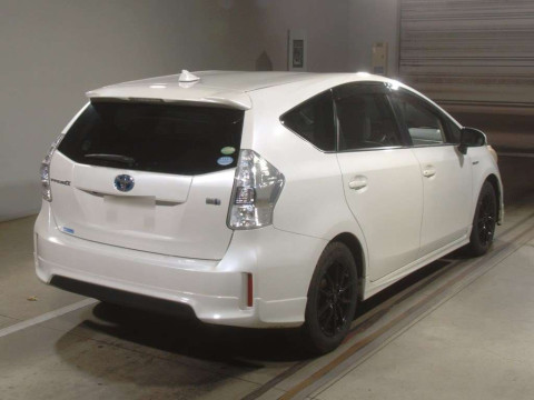 2013 Toyota Prius alpha ZVW41W[1]