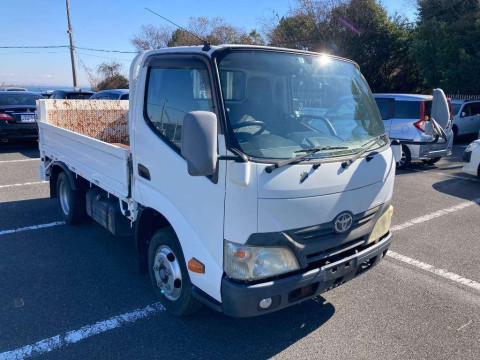 2013 Toyota Dyna Truck XZU605[2]