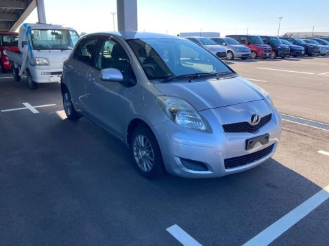 2009 Toyota Vitz SCP90[1]