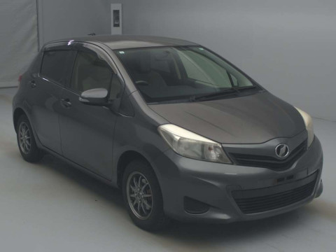 2013 Toyota Vitz KSP130[2]