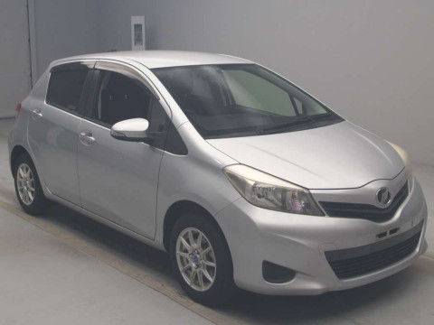 2013 Toyota Vitz KSP130[2]