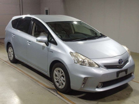 2011 Toyota Prius alpha ZVW41W[2]