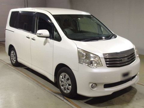 2012 Toyota Noah ZRR70G[2]