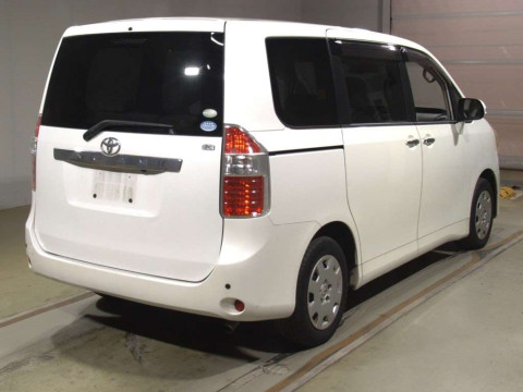 2010 Toyota Noah ZRR70G[1]