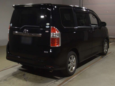 2008 Toyota Noah ZRR70W[1]