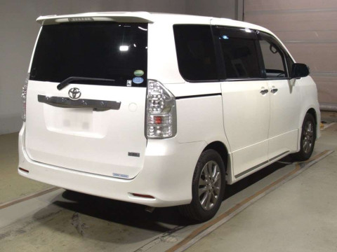 2013 Toyota Voxy ZRR70W[1]