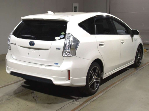 2014 Toyota Prius alpha ZVW41W[1]