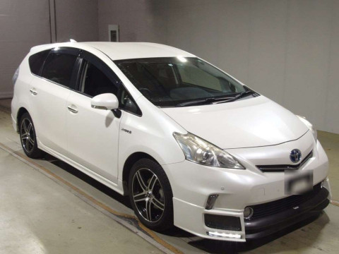 2014 Toyota Prius alpha ZVW41W[2]