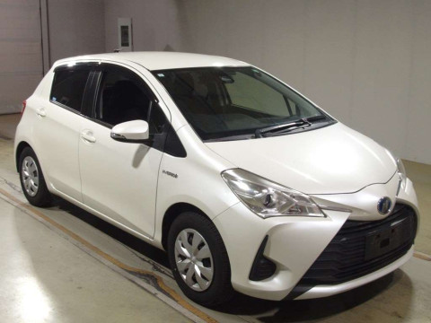 2017 Toyota Vitz NHP130[2]