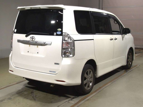 2010 Toyota Voxy ZRR75W[1]