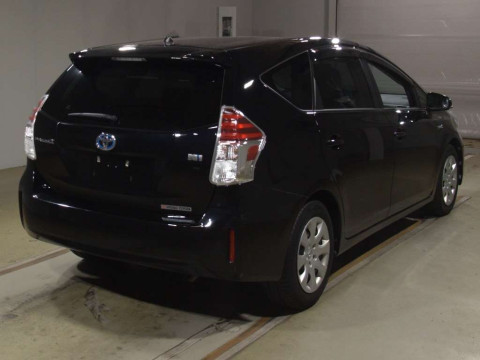 2015 Toyota Prius alpha ZVW41W[1]