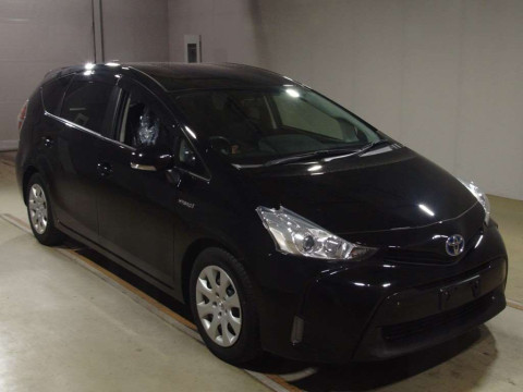 2015 Toyota Prius alpha ZVW41W[2]