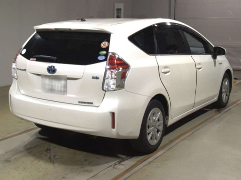 2015 Toyota Prius alpha ZVW41W[1]