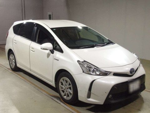 2015 Toyota Prius alpha ZVW41W[2]