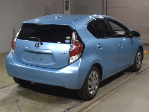 2015 Toyota Aqua NHP10[1]