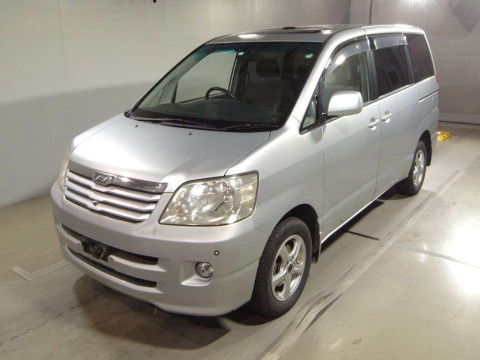 2002 Toyota Noah AZR65G[0]