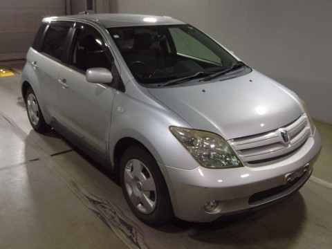 2004 Toyota IST NCP65[2]