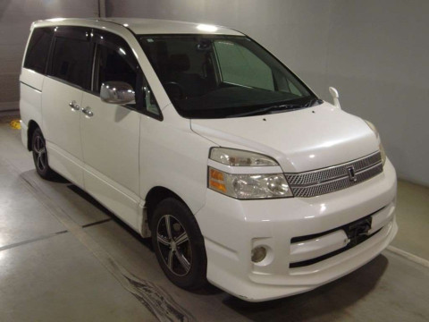 2007 Toyota Voxy AZR60G[2]