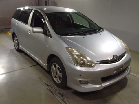 2005 Toyota Wish ZNE14G[2]