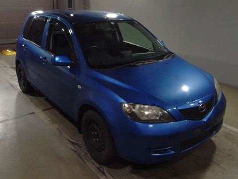 2004 Mazda Demio DY5R[2]