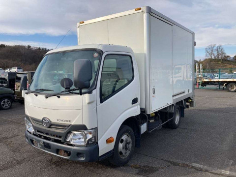 2016 Toyota Toyoace Truck XZU605[0]