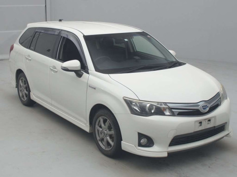 2014 Toyota Corolla Fielder NKE165G[2]