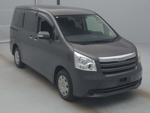 2010 Toyota Noah ZRR75G[2]