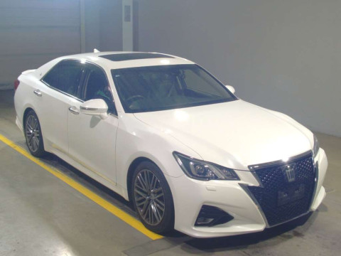 2016 Toyota Crown GRS214[2]