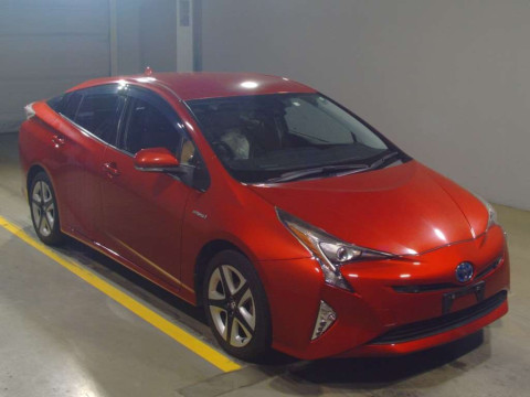 2016 Toyota Prius ZVW55[2]