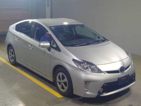 2015 Toyota Prius ZVW30[2]